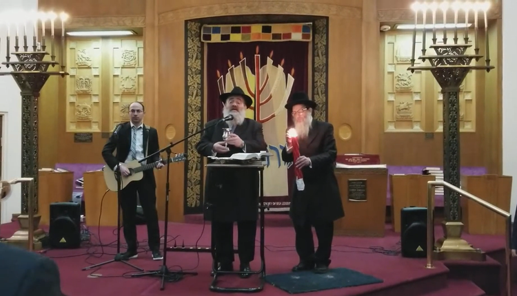Shabbos prayer service